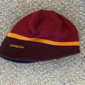Patagonia Knit Wool Blend Skull Cap Beanie Hat Red Orange Fleece Lined EUC